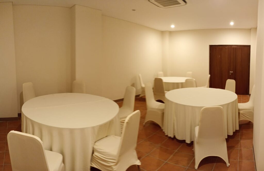 Cambodia Round Table Set up a