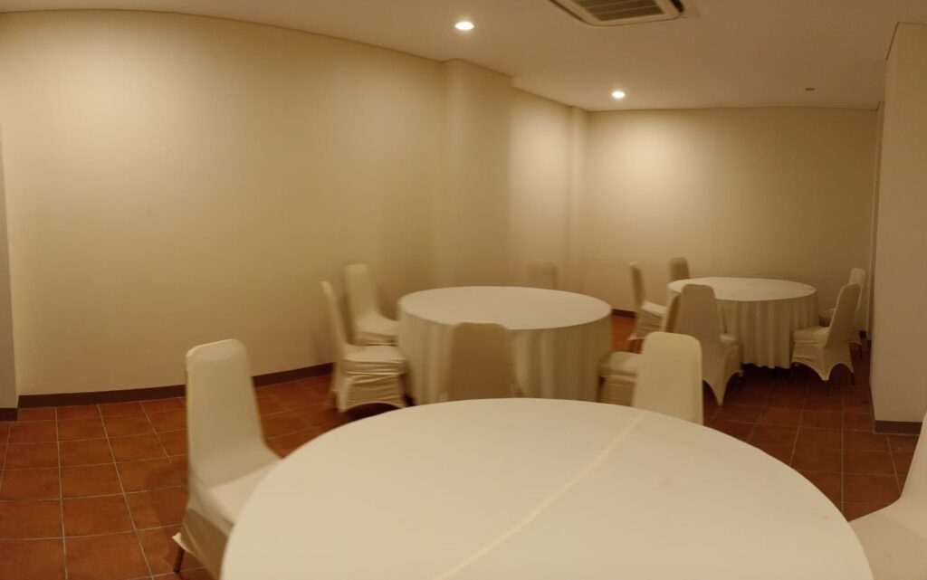 Cambodia Round Table Set up b